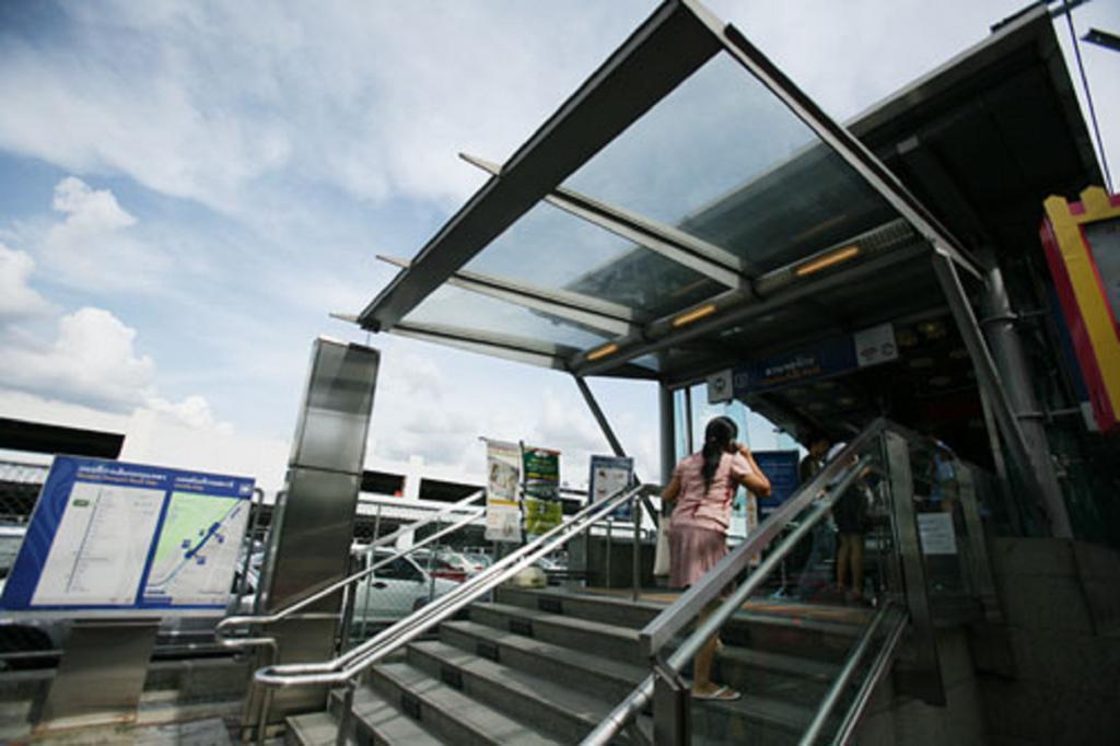 Impact Muang Thong Thani Service Condominium Bangkok Exterior foto