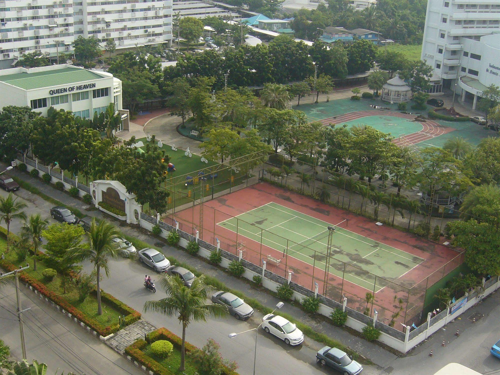 Impact Muang Thong Thani Service Condominium Bangkok Exterior foto