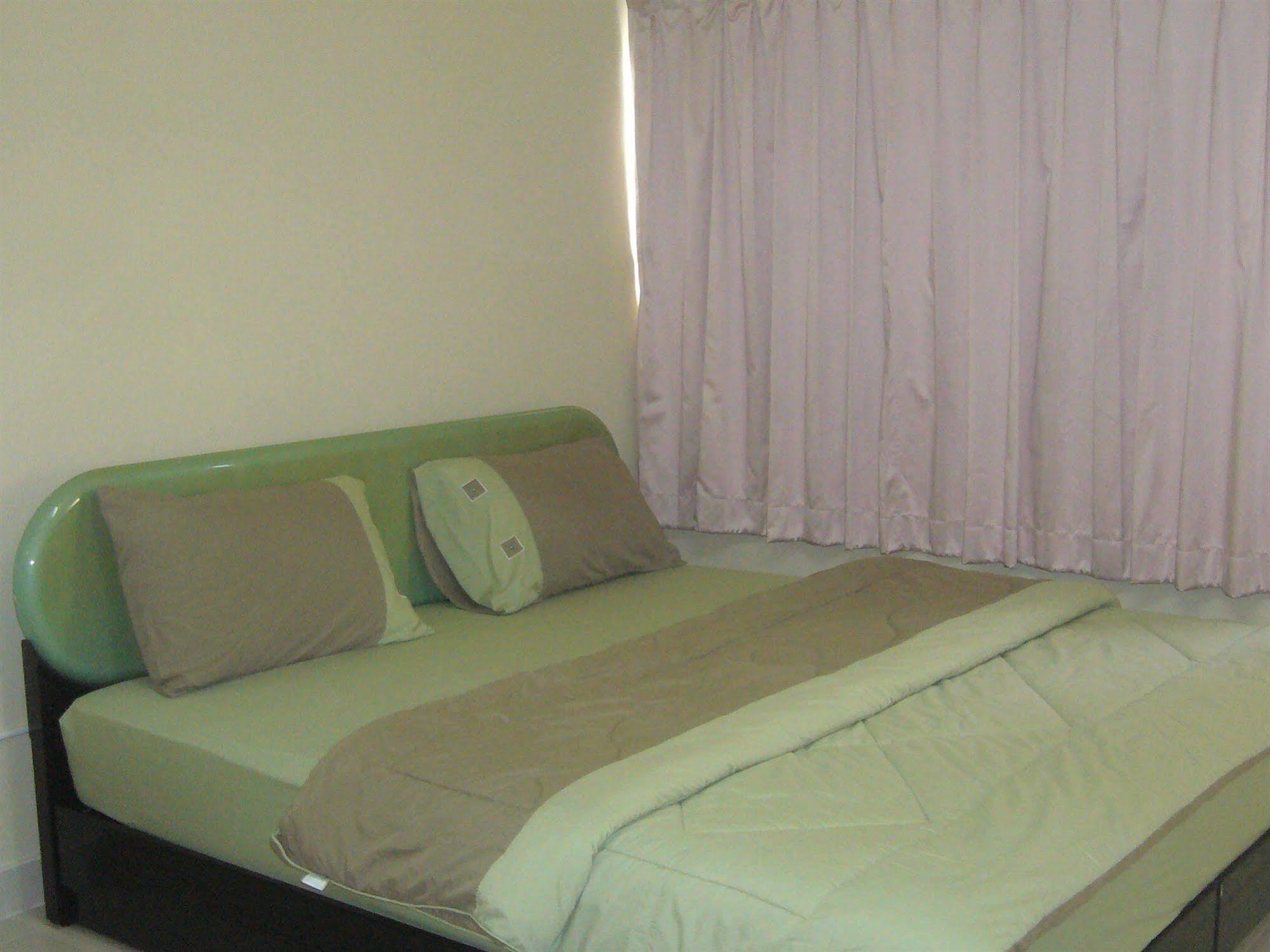 Impact Muang Thong Thani Service Condominium Bangkok Exterior foto